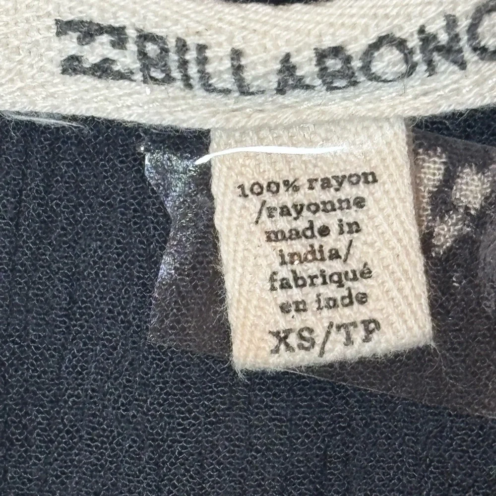 Billabong Navy and Cream Floral Shirt Size XS‎